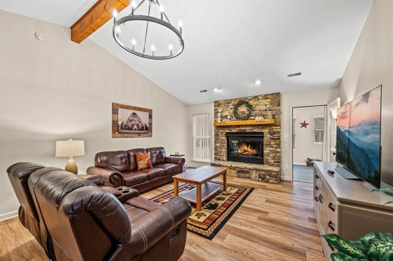 Peaceful Mountain View- Hot Tub- Pool Table- Fire Pit-fenced Yard-pet Friendly- Pool & Pond *