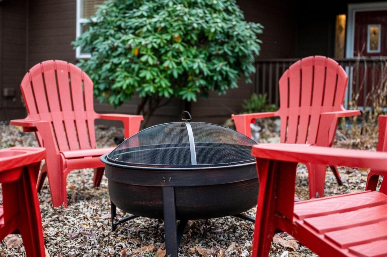 Peaceful Mountain View- Hot Tub- Pool Table- Fire Pit-fenced Yard-pet Friendly- Pool & Pond *