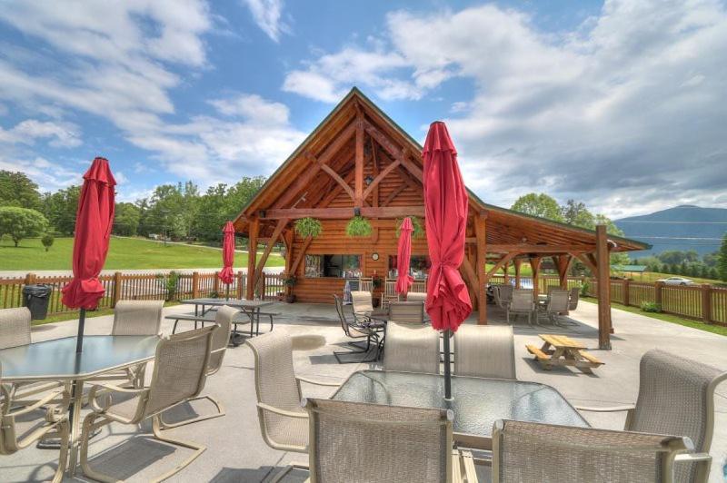 Peaceful Mountain View- Hot Tub- Pool Table- Fire Pit-fenced Yard-pet Friendly- Pool & Pond Holiday home *
