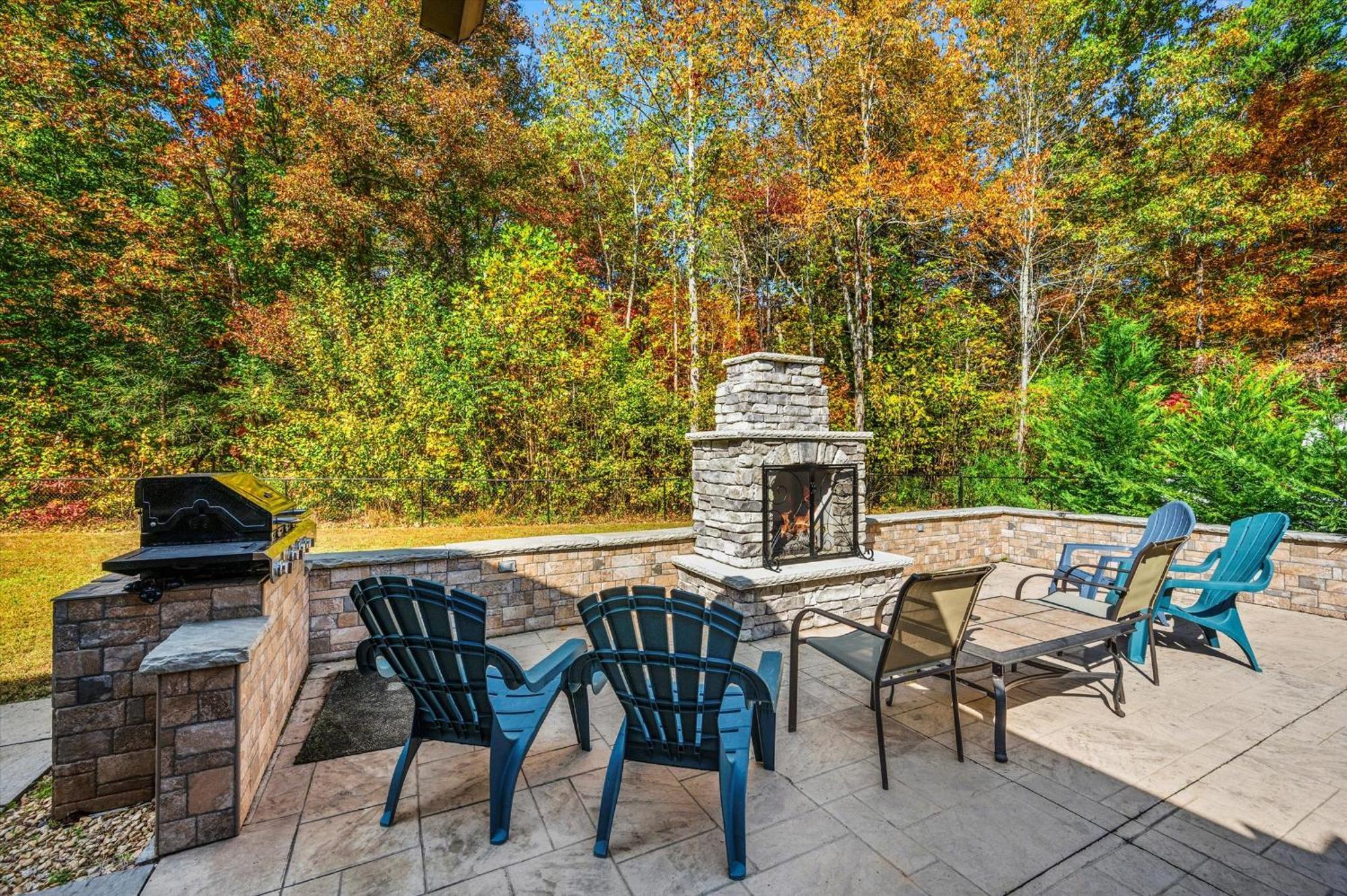 Peaceful Mountain View- Hot Tub- Pool Table- Fire Pit-fenced Yard-pet Friendly- Pool & Pond