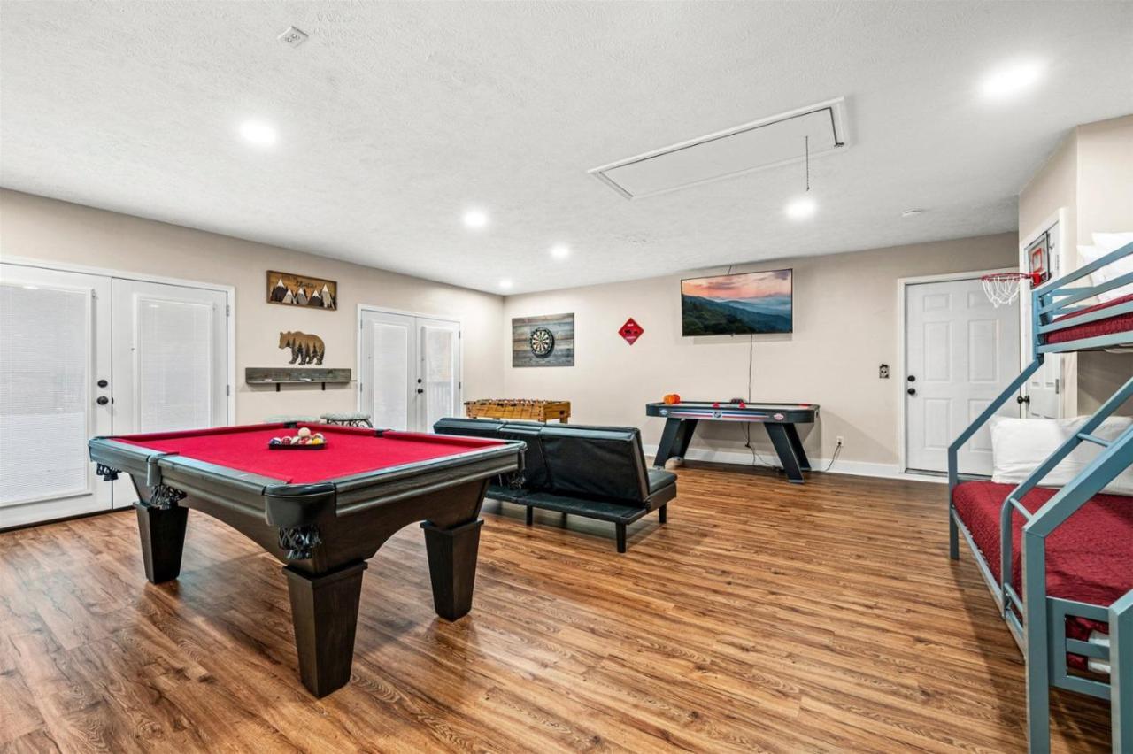 Peaceful Mountain View- Hot Tub- Pool Table- Fire Pit-fenced Yard-pet Friendly- Pool & Pond Sevierville