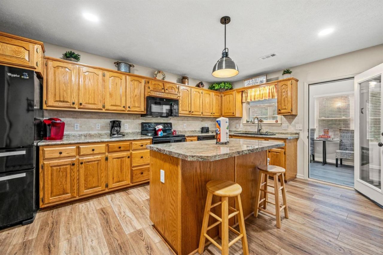 Hébergement de vacances Peaceful Mountain View- Hot Tub- Pool Table- Fire Pit-fenced Yard-pet Friendly- Pool & Pond *