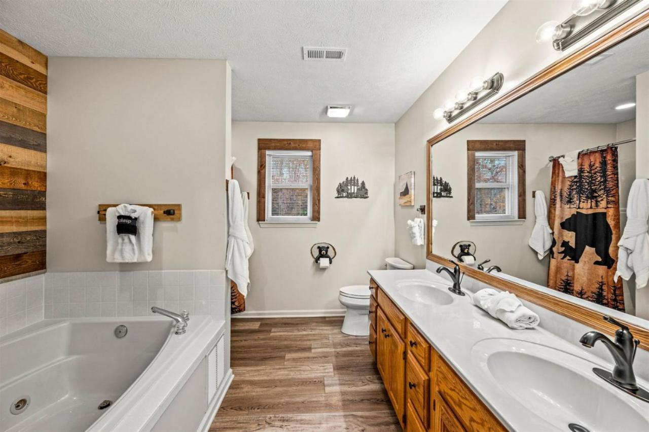 Peaceful Mountain View- Hot Tub- Pool Table- Fire Pit-fenced Yard-pet Friendly- Pool & Pond Sevierville