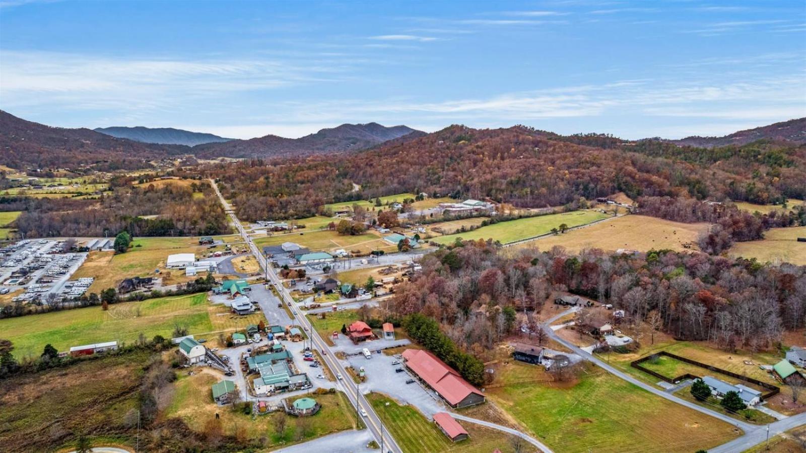 Hébergement de vacances Peaceful Mountain View- Hot Tub- Pool Table- Fire Pit-fenced Yard-pet Friendly- Pool & Pond *