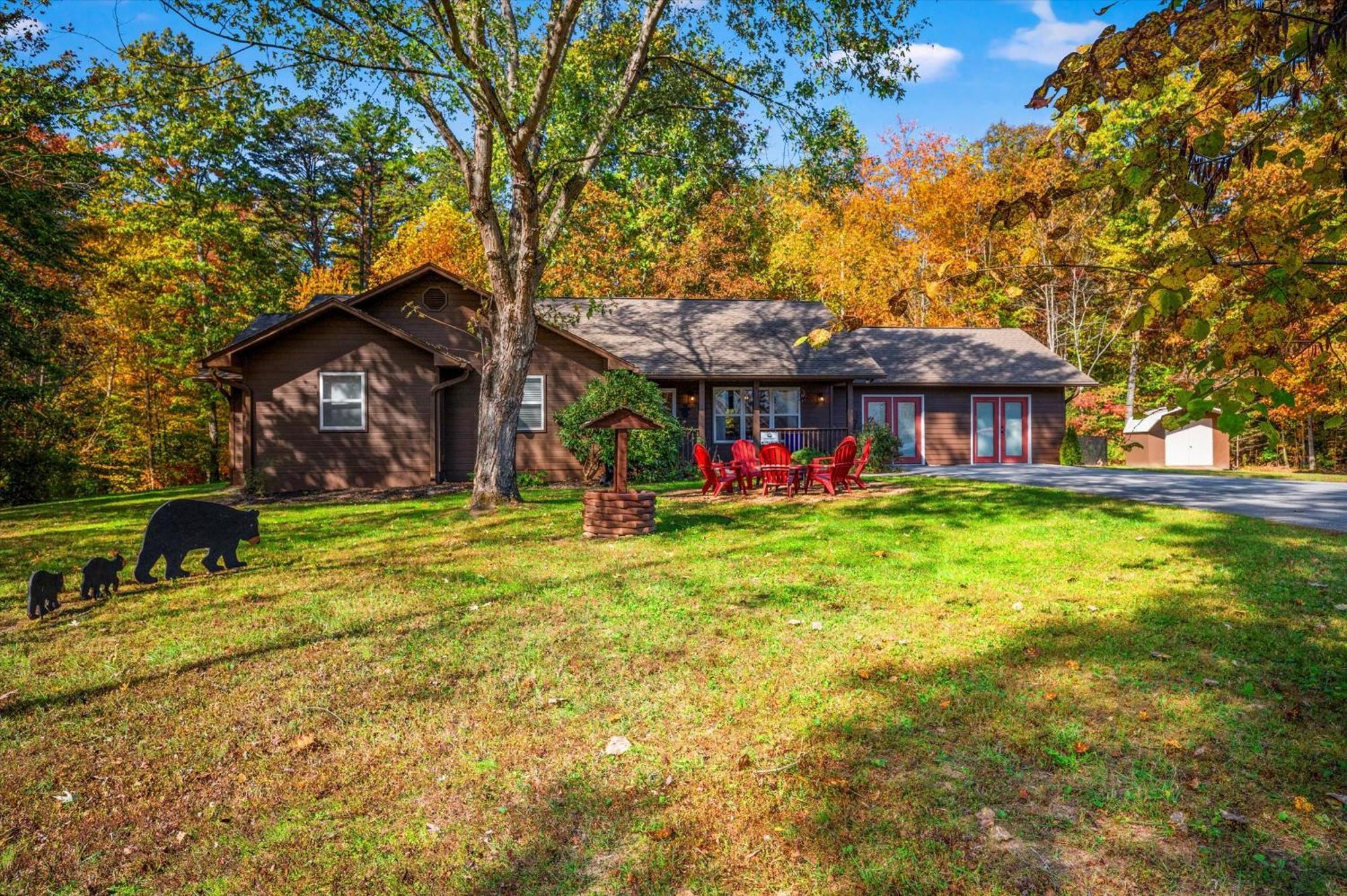 Peaceful Mountain View- Hot Tub- Pool Table- Fire Pit-fenced Yard-pet Friendly- Pool & Pond *