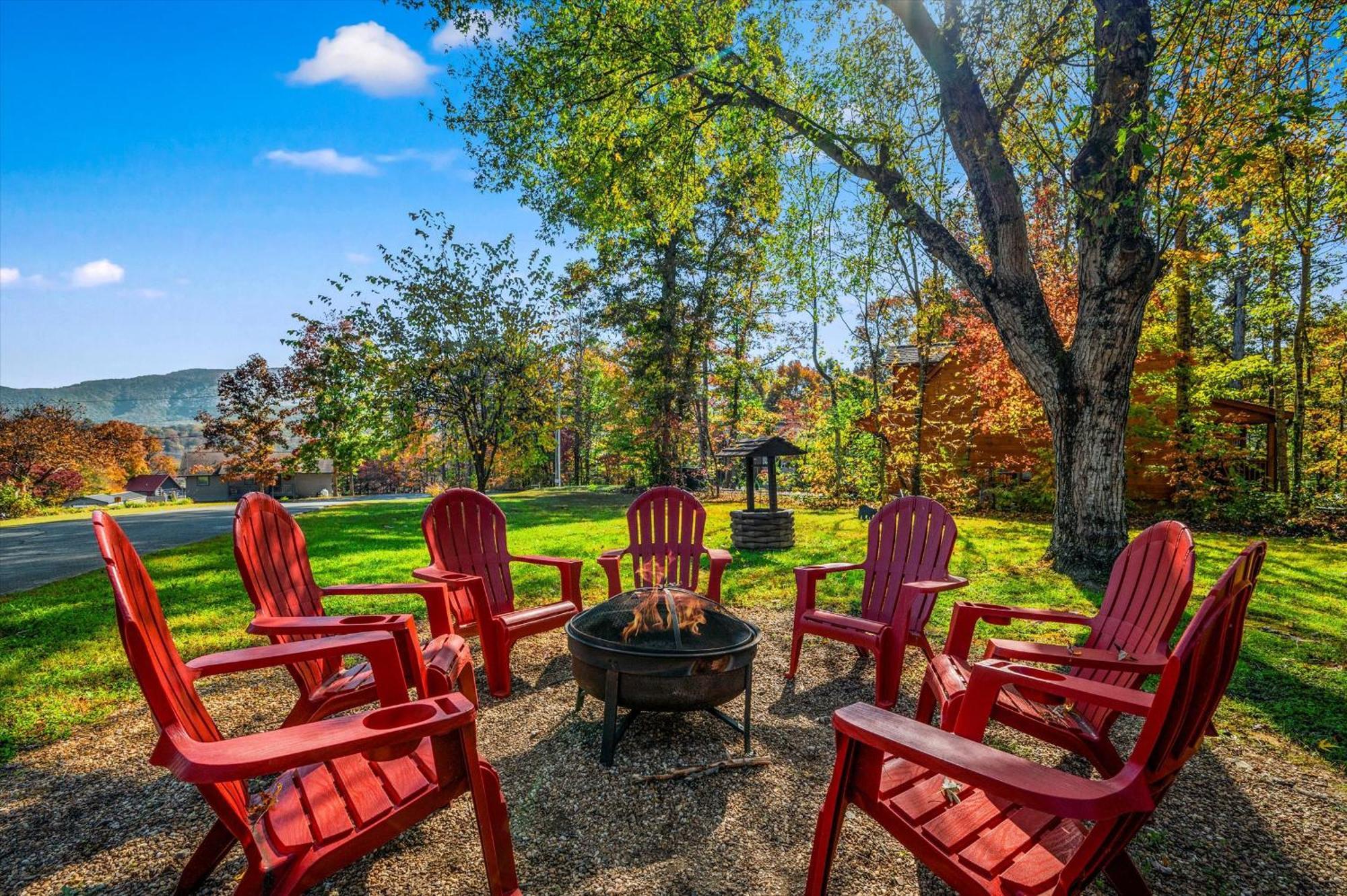 Hébergement de vacances Peaceful Mountain View- Hot Tub- Pool Table- Fire Pit-fenced Yard-pet Friendly- Pool & Pond