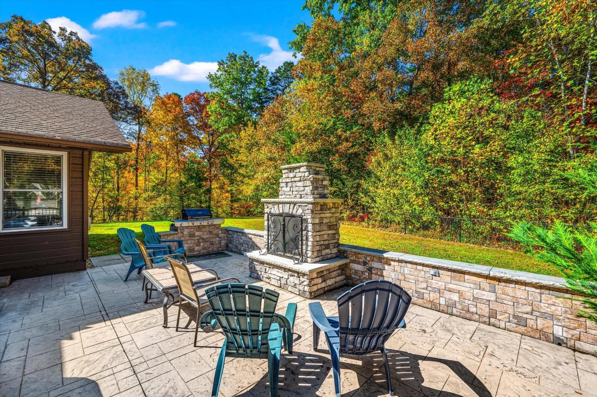 Peaceful Mountain View- Hot Tub- Pool Table- Fire Pit-fenced Yard-pet Friendly- Pool & Pond Hébergement de vacances Sevierville