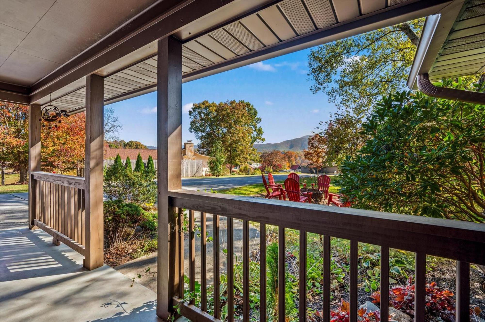 Hébergement de vacances Peaceful Mountain View- Hot Tub- Pool Table- Fire Pit-fenced Yard-pet Friendly- Pool & Pond *