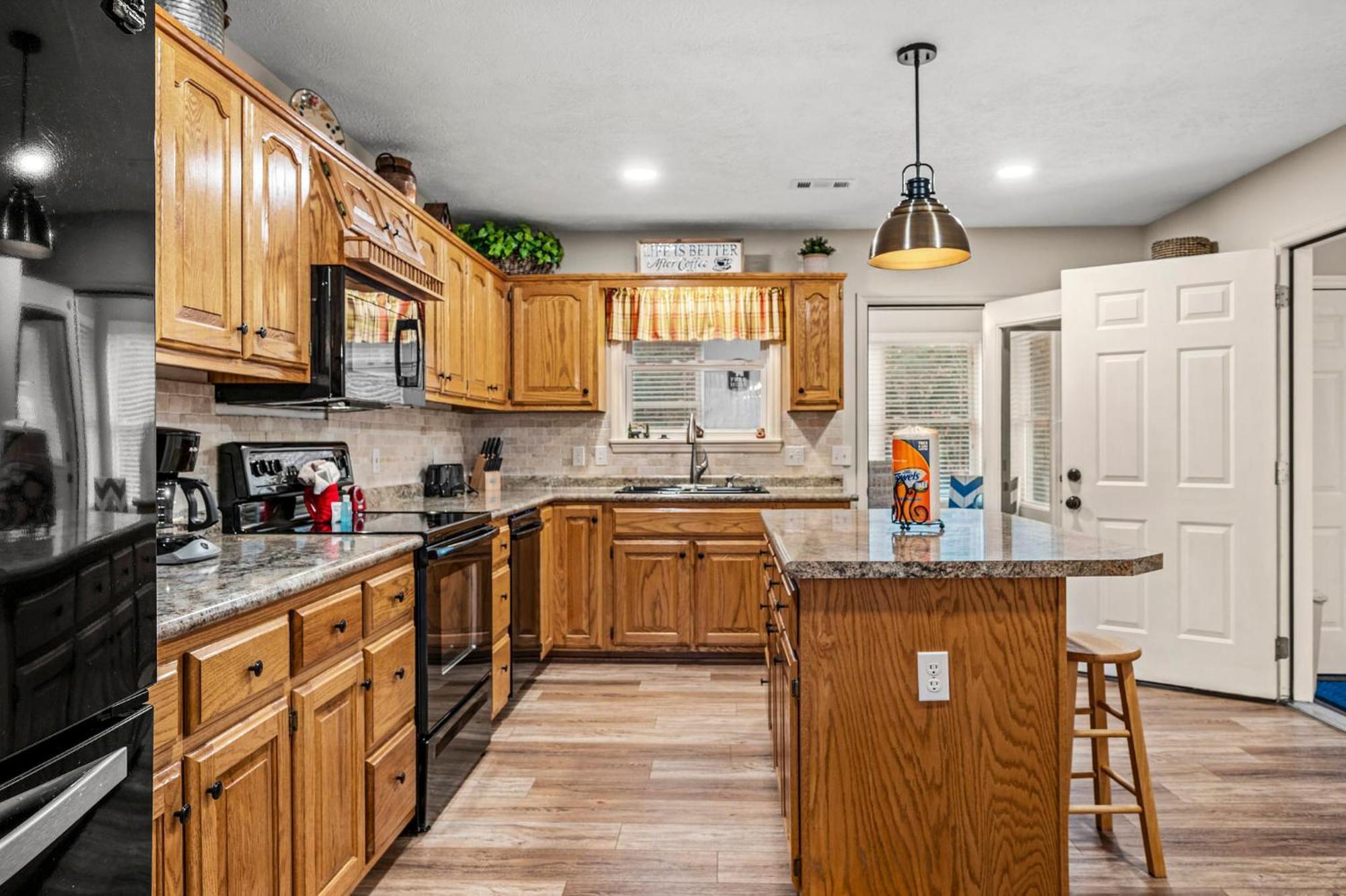 Peaceful Mountain View- Hot Tub- Pool Table- Fire Pit-fenced Yard-pet Friendly- Pool & Pond * Sevierville